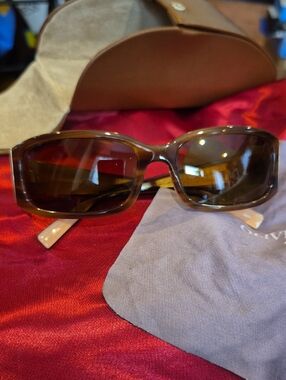 Oliver Peoples Polarized Sunglasses in Tortoiseshell Brown and Amber